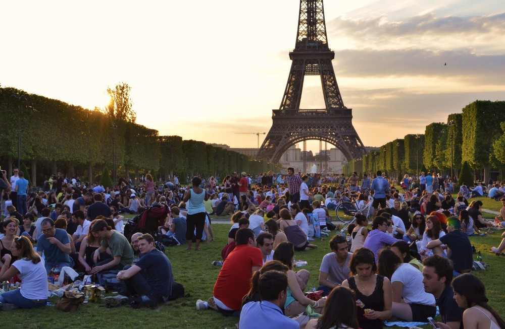 Picnic in front of the Eiffel Tower, Paris, France 