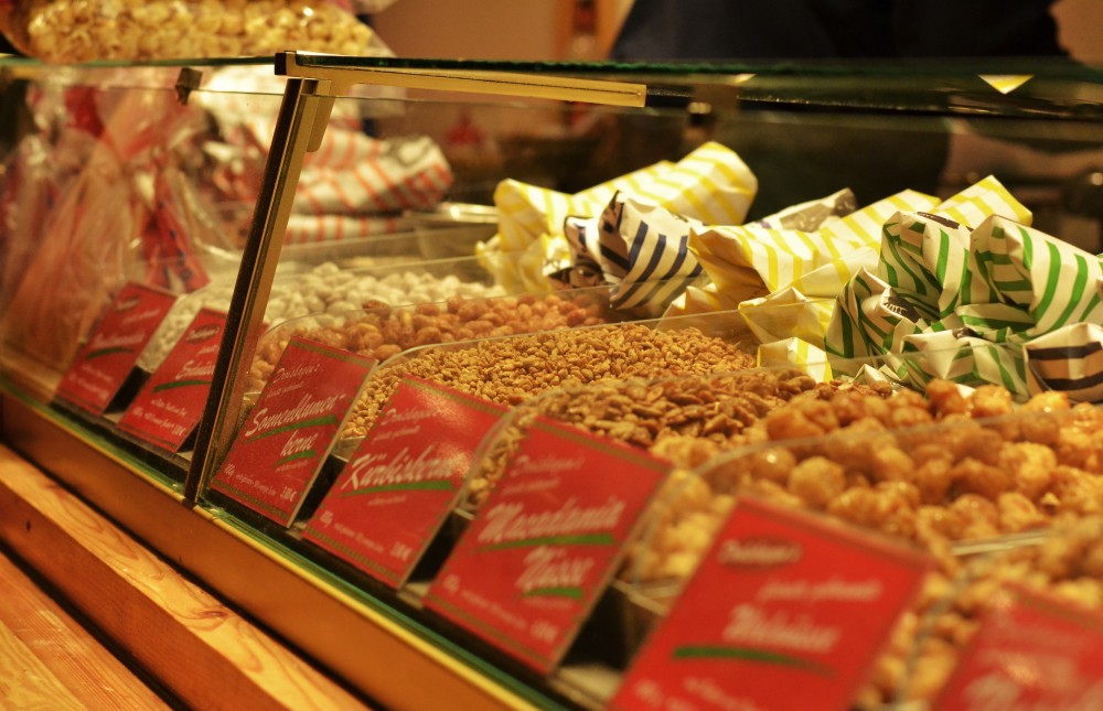 Sugar-roasted nuts, Christmas market in Göttingen, Germany