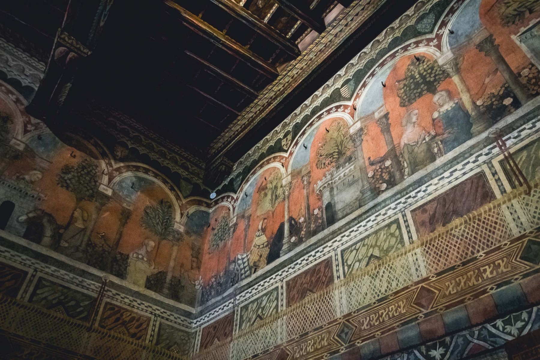 Châtelaine de Vergy frescos, Palazzo Davanzati, Florence, Italy